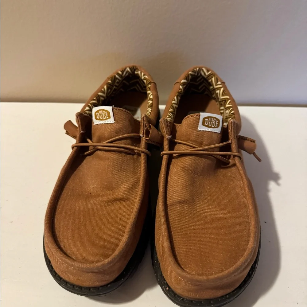 HEYDUDE Men’s Wally Stretch Canvas Loafers (Color:Nut)